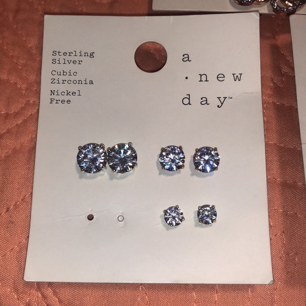 Target Earrings - Picture 3 of 8